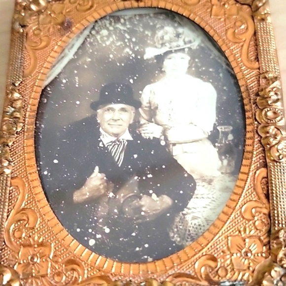 Antique Victorian Photograph Mini Tintype Gold Frame - Picture 2 of 3
